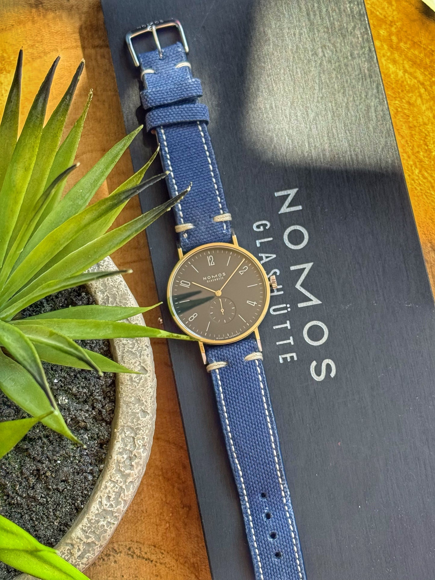 Nomos Tangente