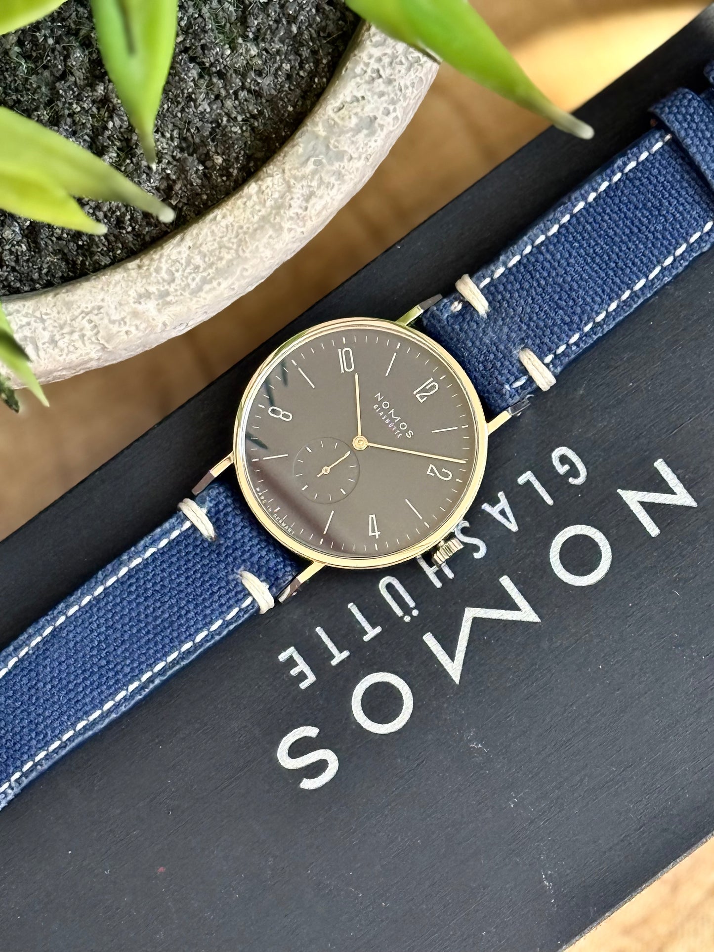 Nomos Tangente