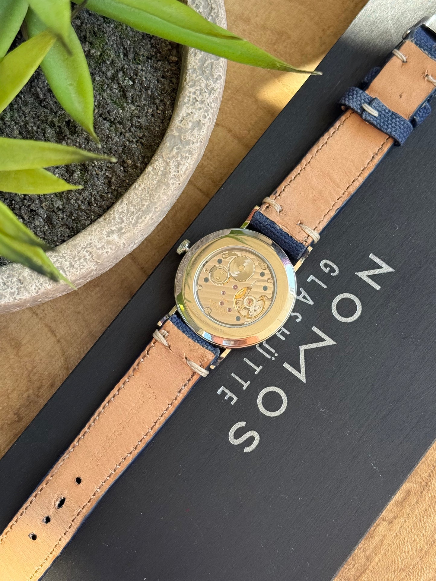 Nomos Tangente