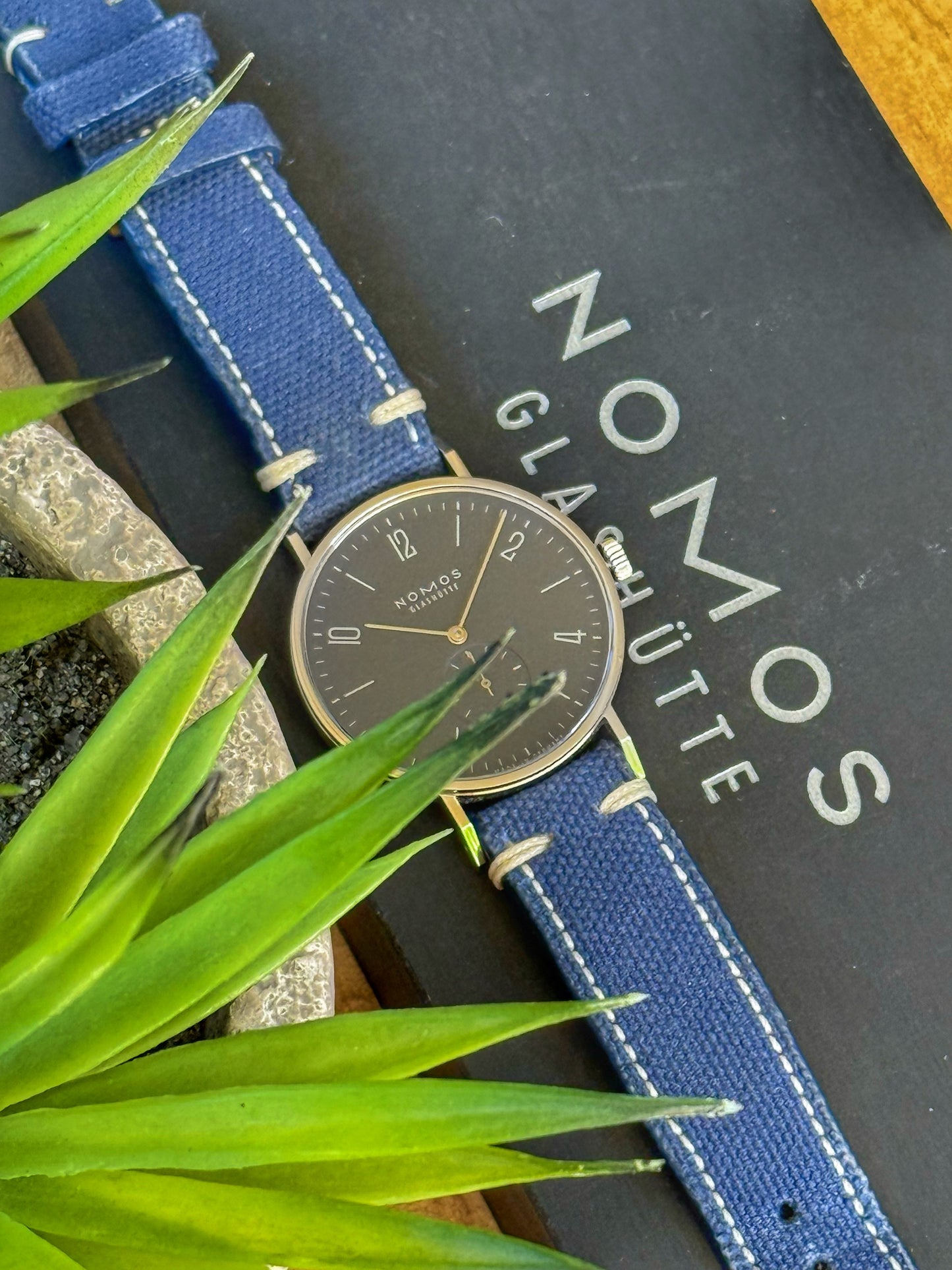 Nomos Tangente