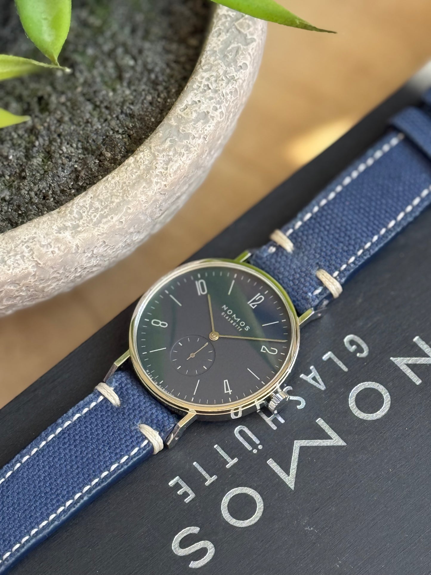 Nomos Tangente