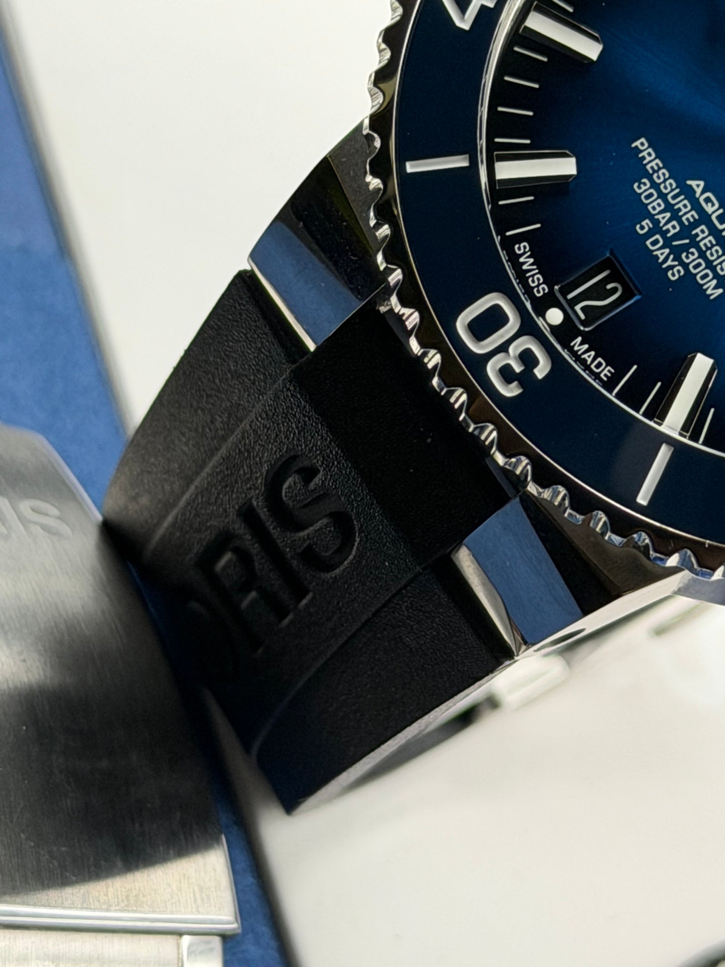 Oris Aquis Date 43.5 Calibre 400