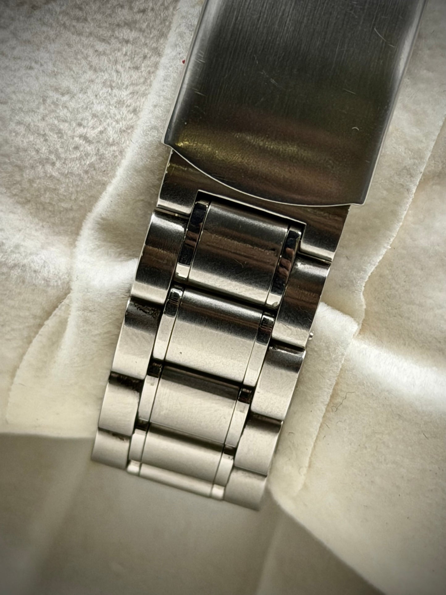 Omega Broad Arrow