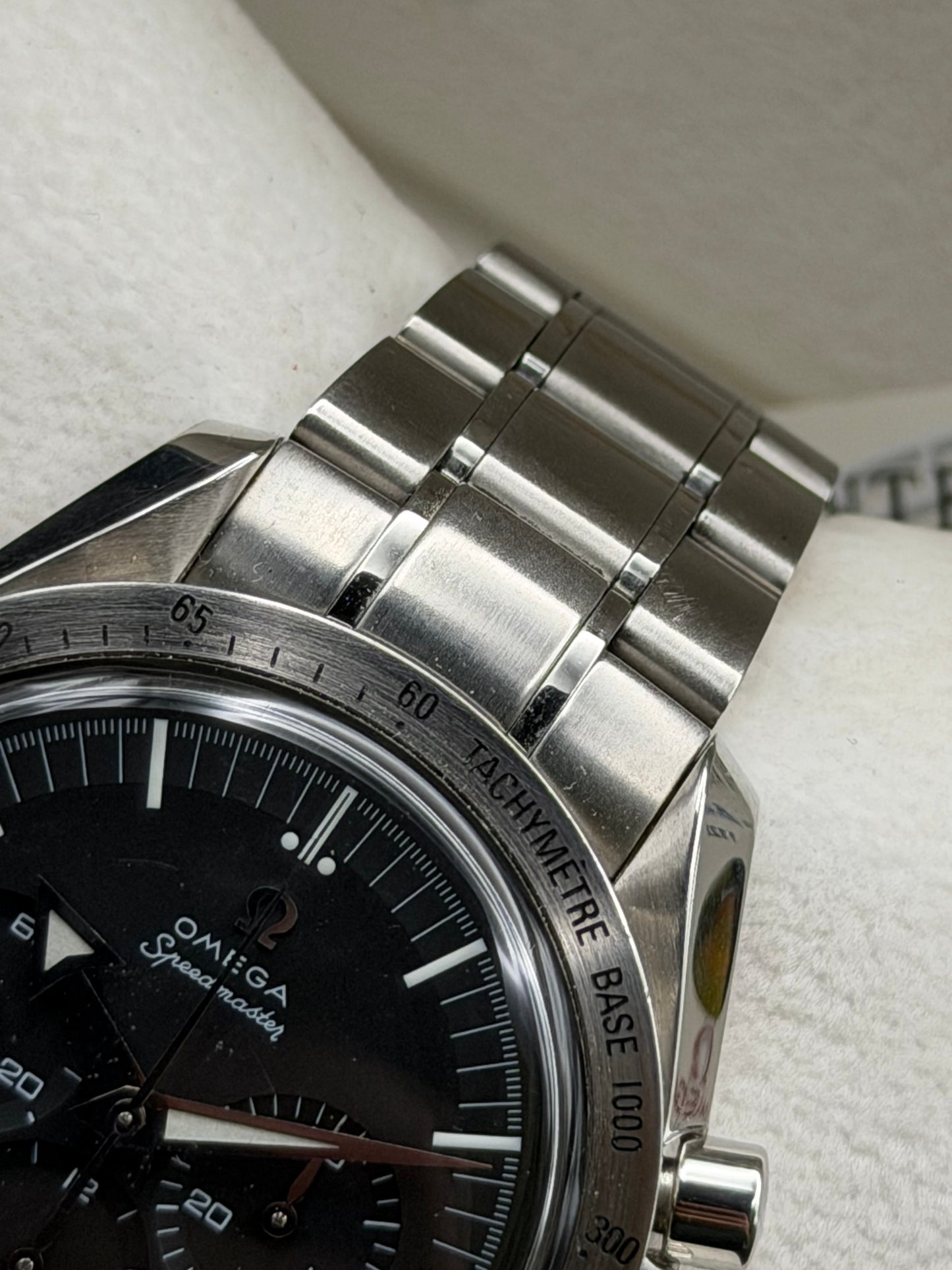 Omega Broad Arrow