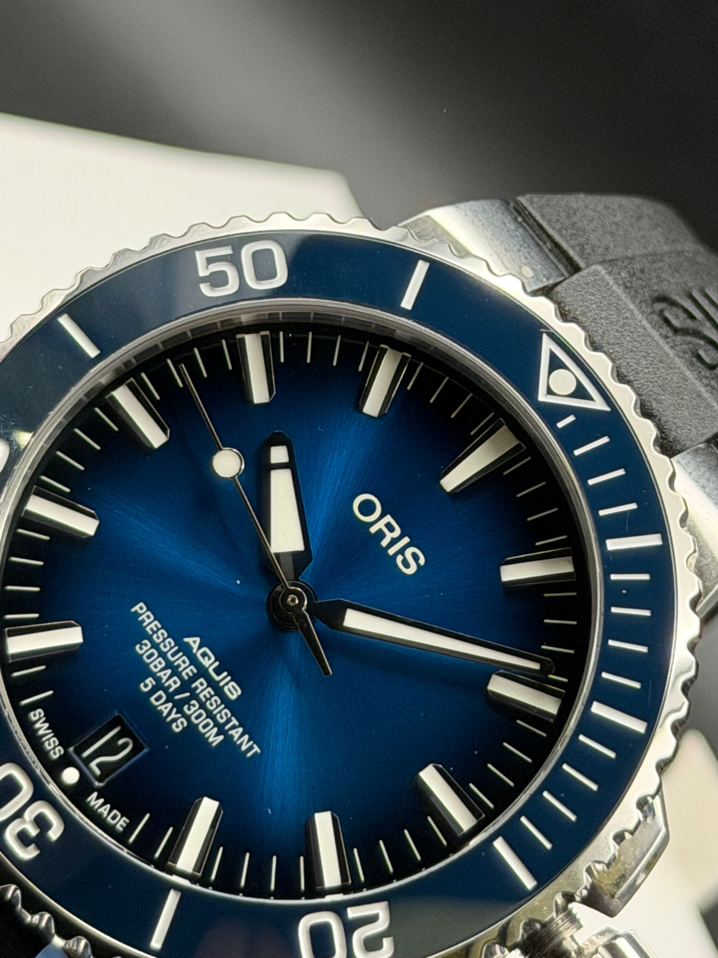 Oris Aquis Date 43.5 Calibre 400