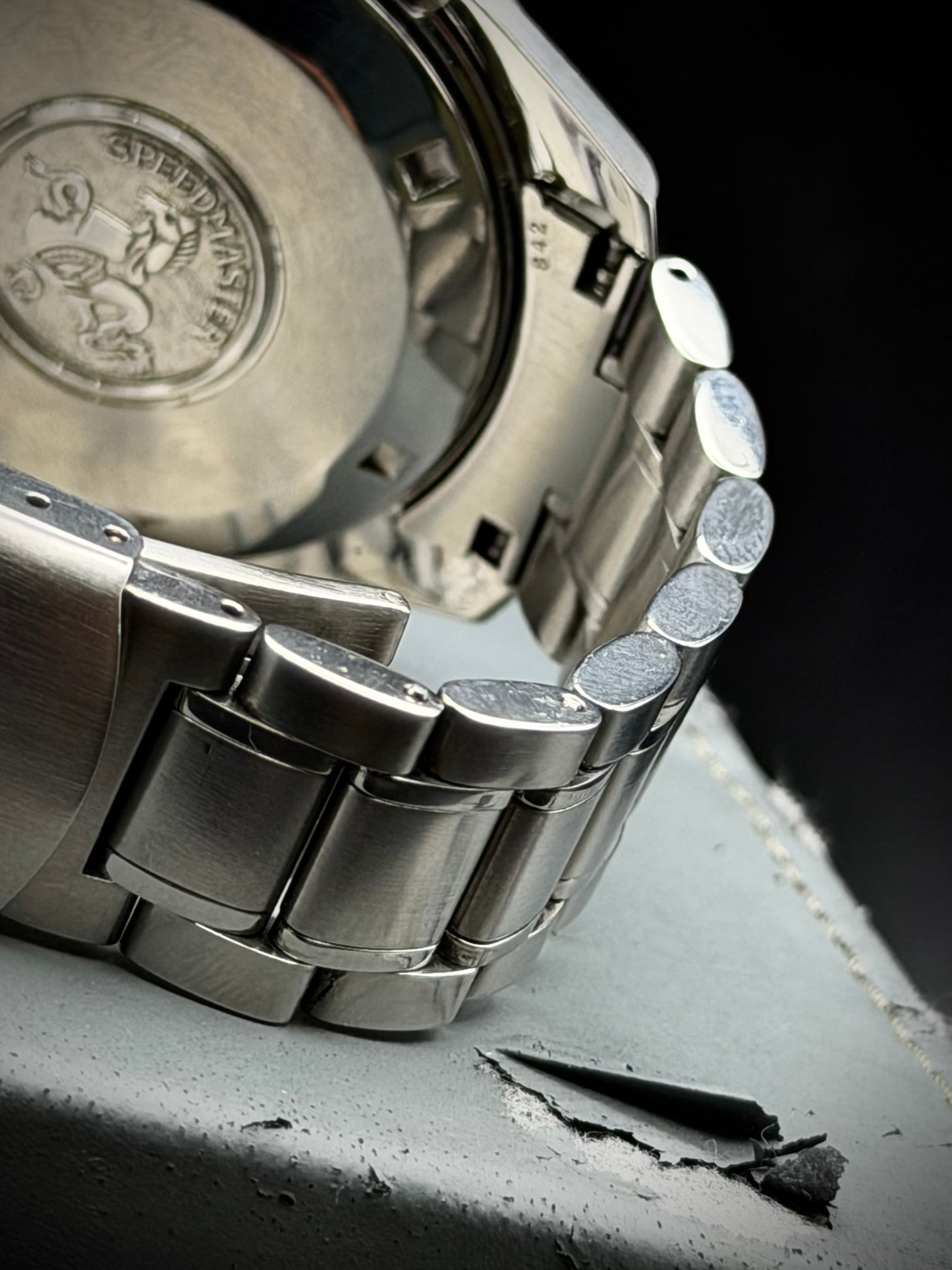 Omega Broad Arrow