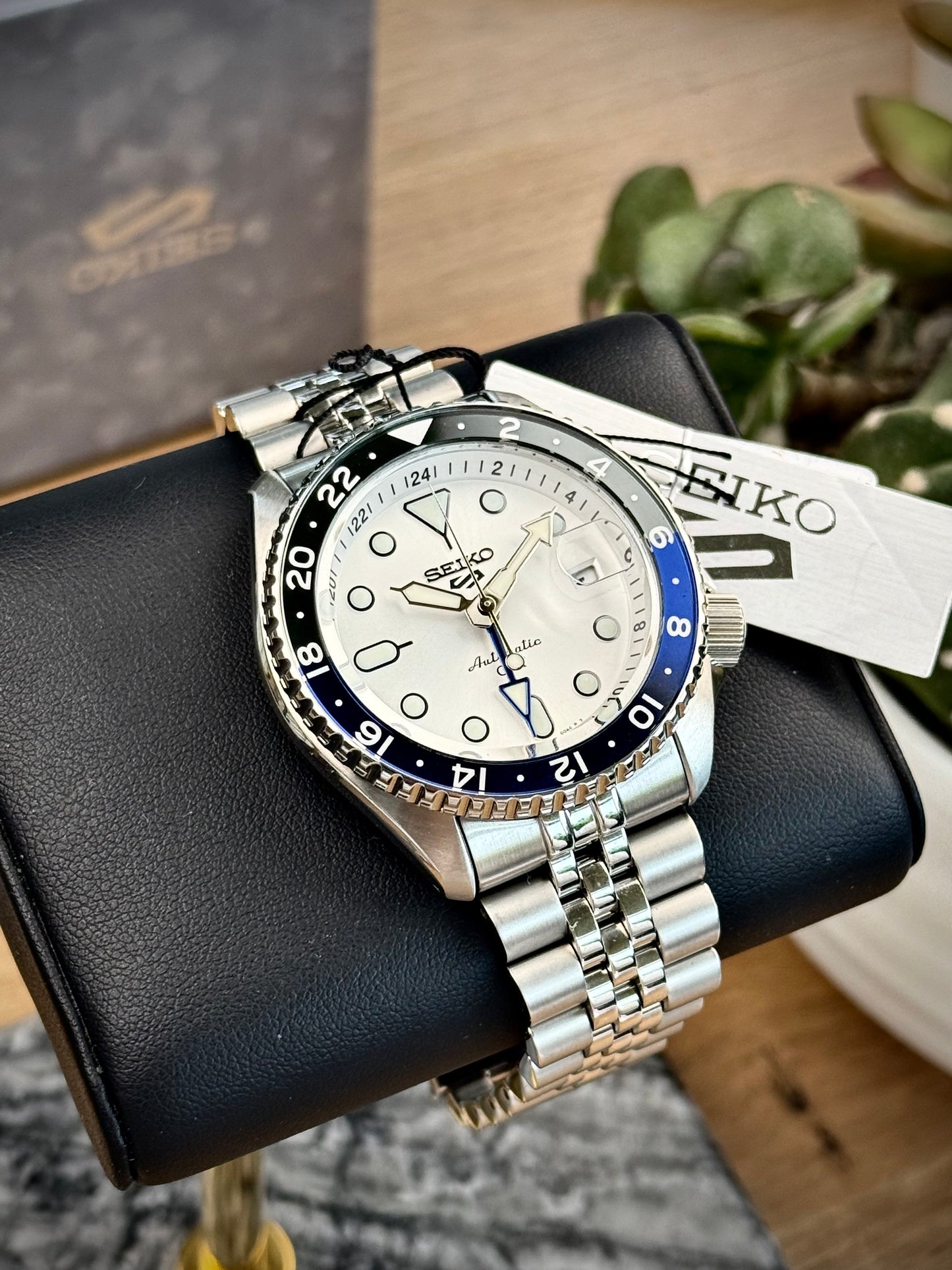 Seiko 5 GMT