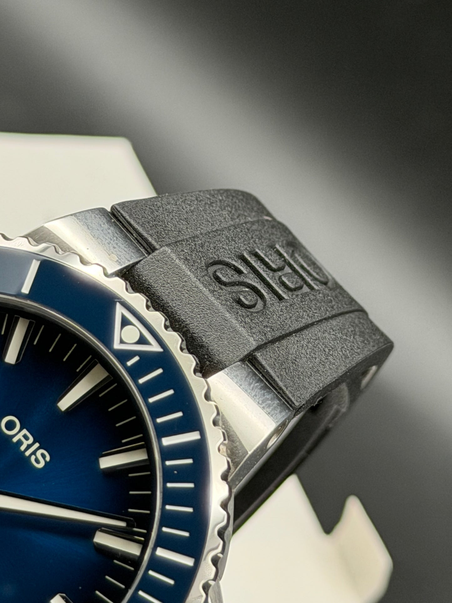 Oris Aquis Date 43.5 Calibre 400