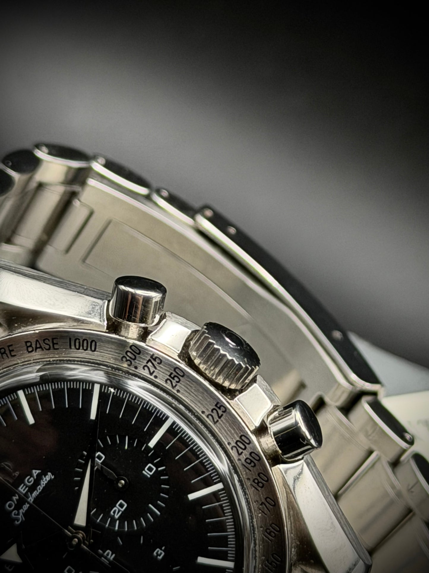 Omega Broad Arrow