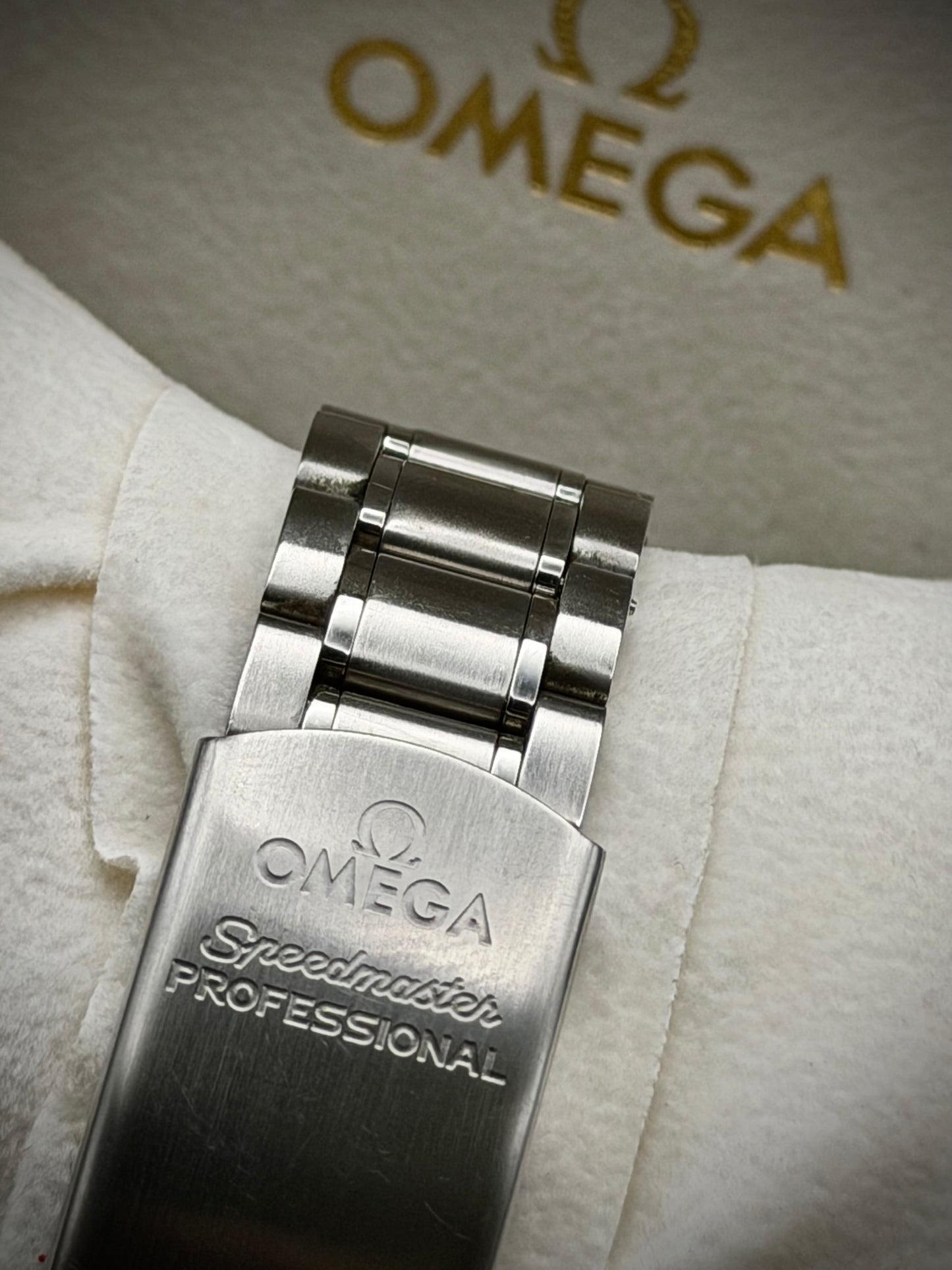 Omega Broad Arrow