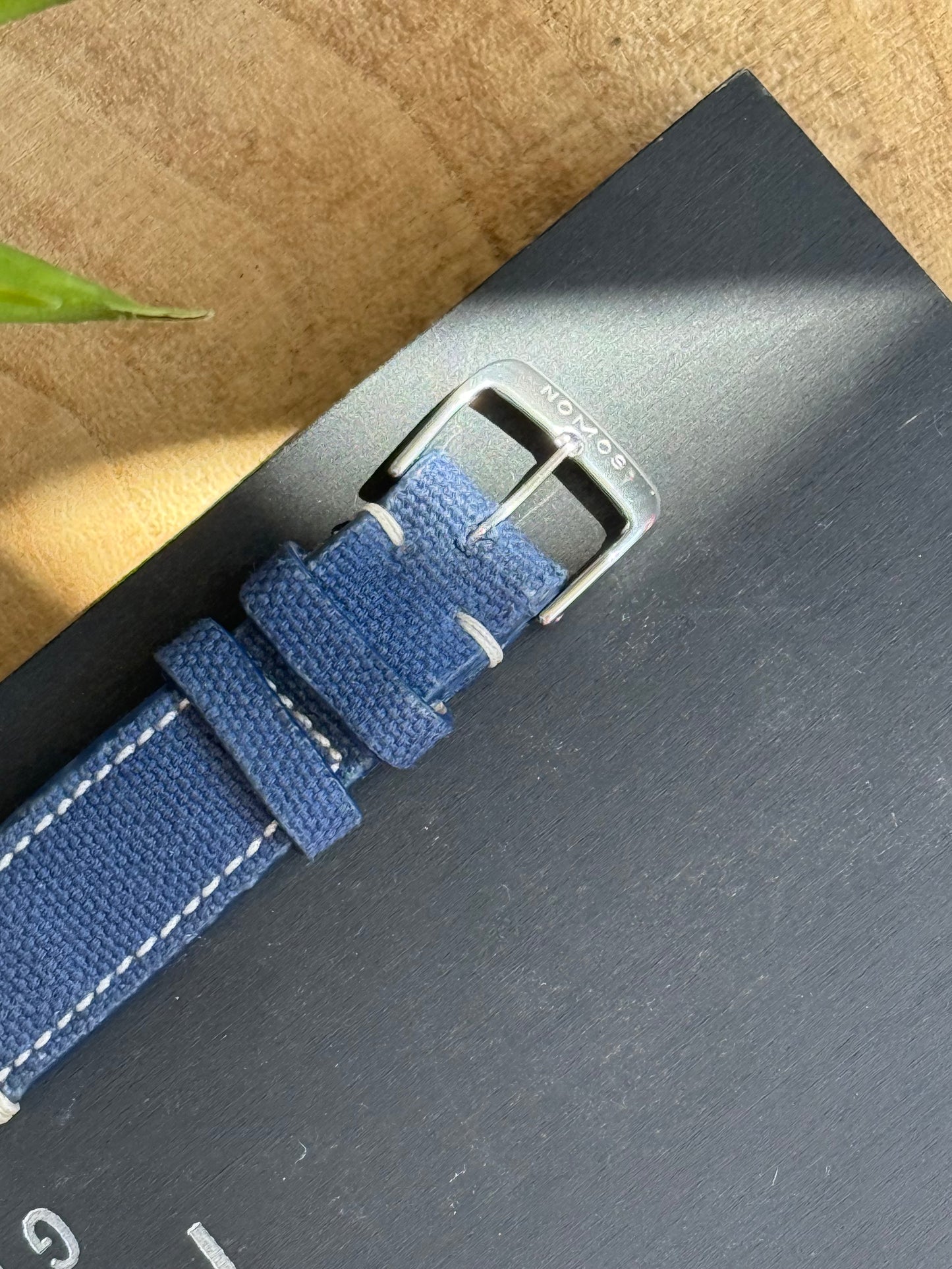 Nomos Tangente