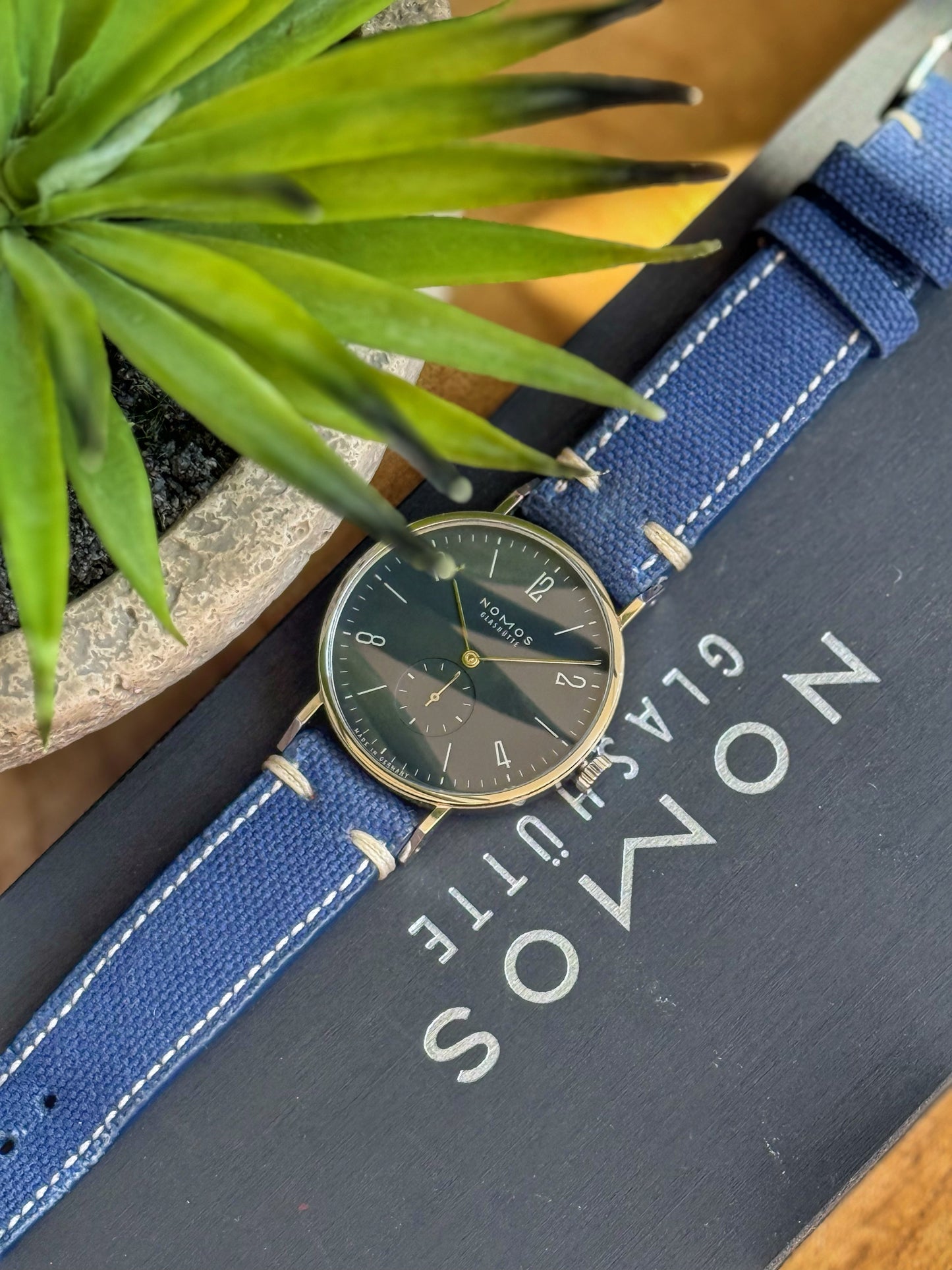 Nomos Tangente