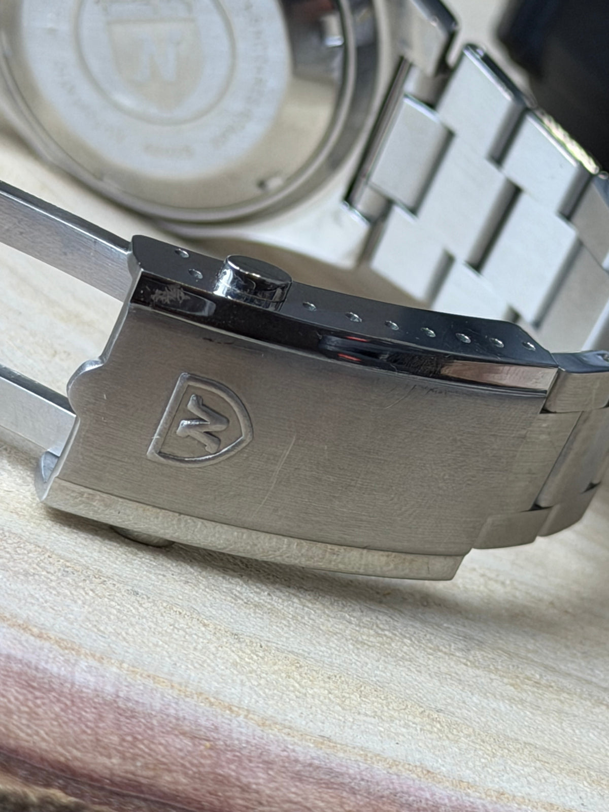 Nivada F77