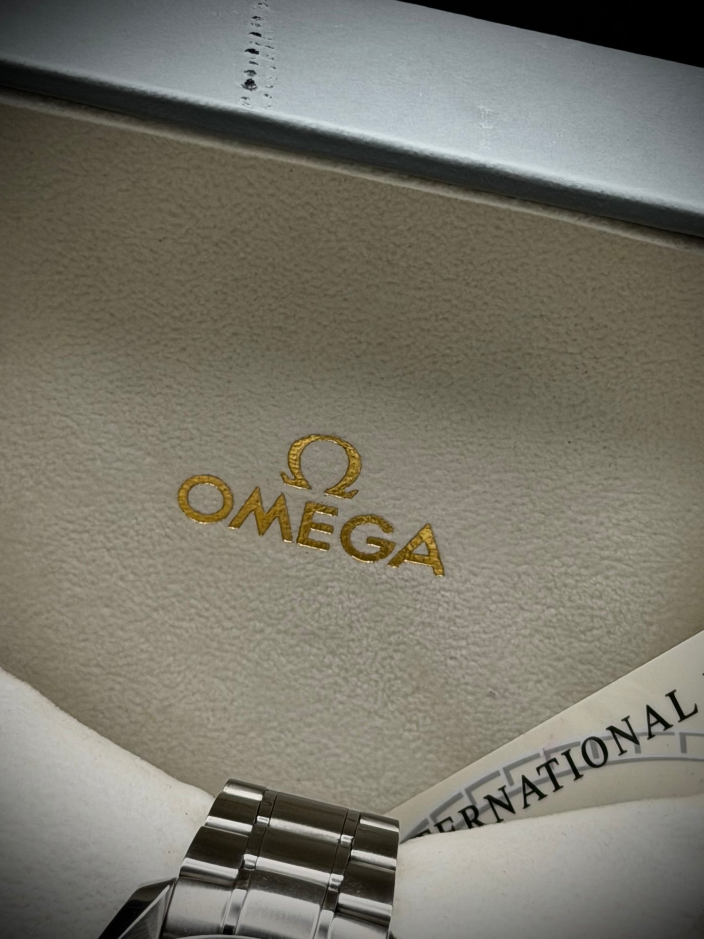 Omega Broad Arrow